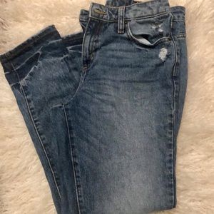 Universal thread mid rise Jean